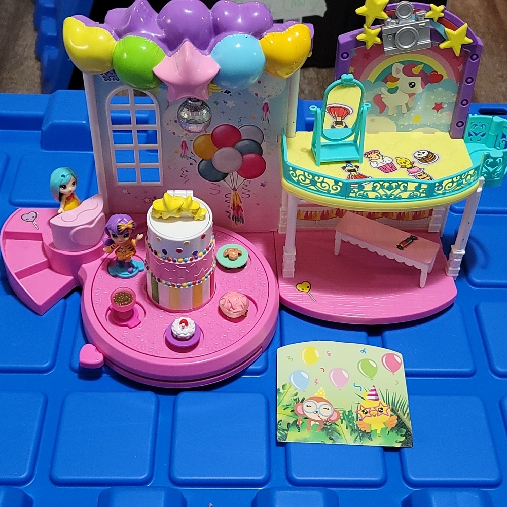 Kids figurine toys and play set poly pocket like but bigger like new